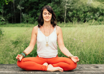Yin Yoga & Crystal Bowl Relaxation / Mi 20:15-21:30 Uhr / Lydia