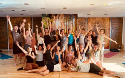 Yogalehrer werden in Würzburg: Die Hatha-Yoga Ausbildung bei den Glücksbringern